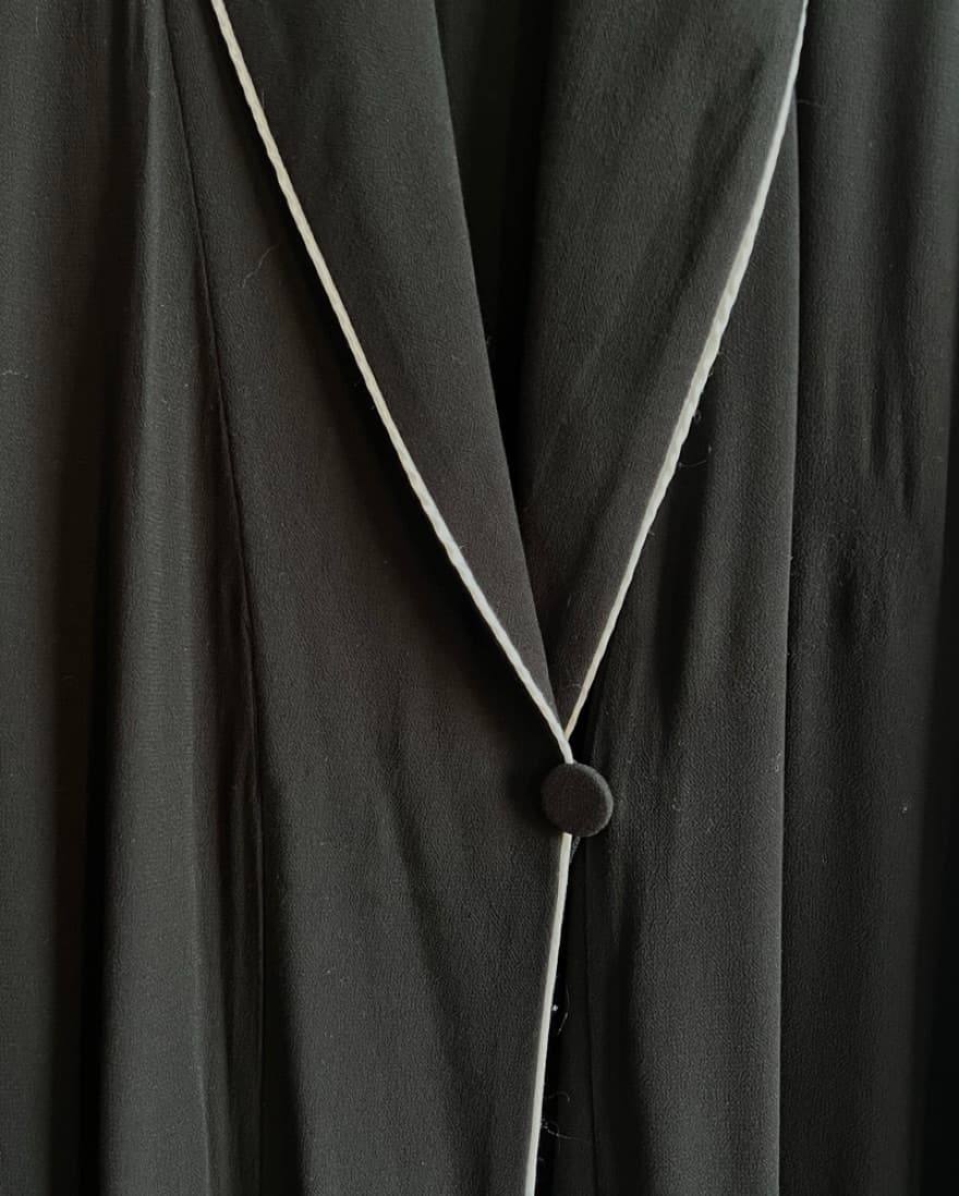 Assembly New York Black Robe W Piping - Image 6