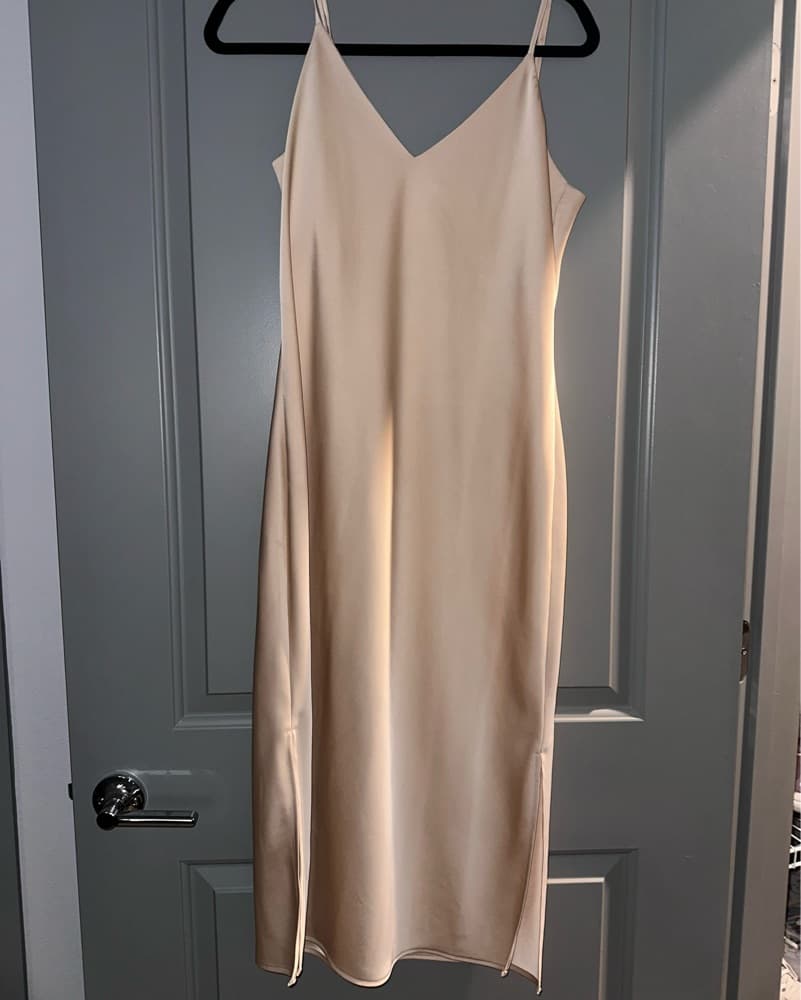 Gianni Bini Champagne Gold V Neck Dress - Image 2