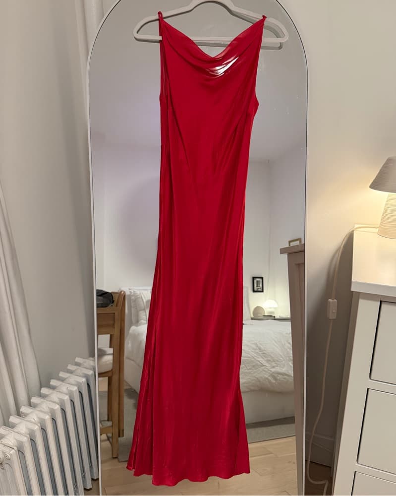 Stunning Red Silk Gown - Image 4