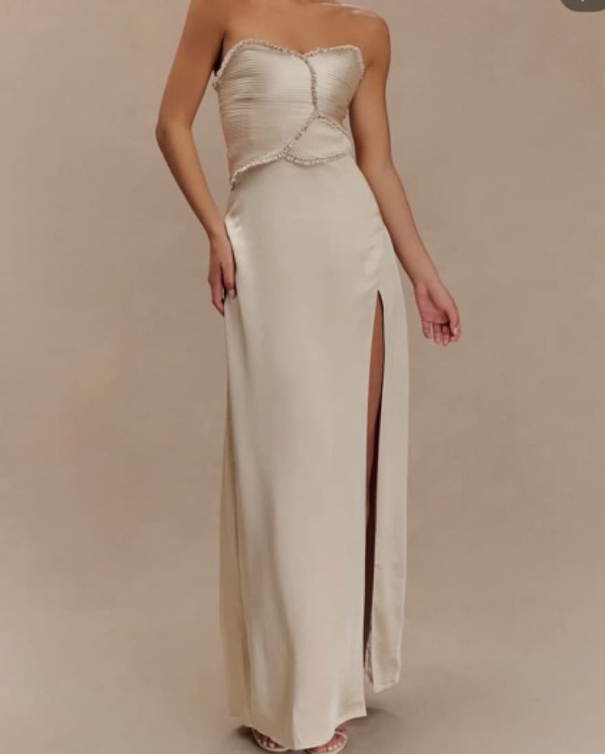 Elegant Strapless Satin Gown - Image 1