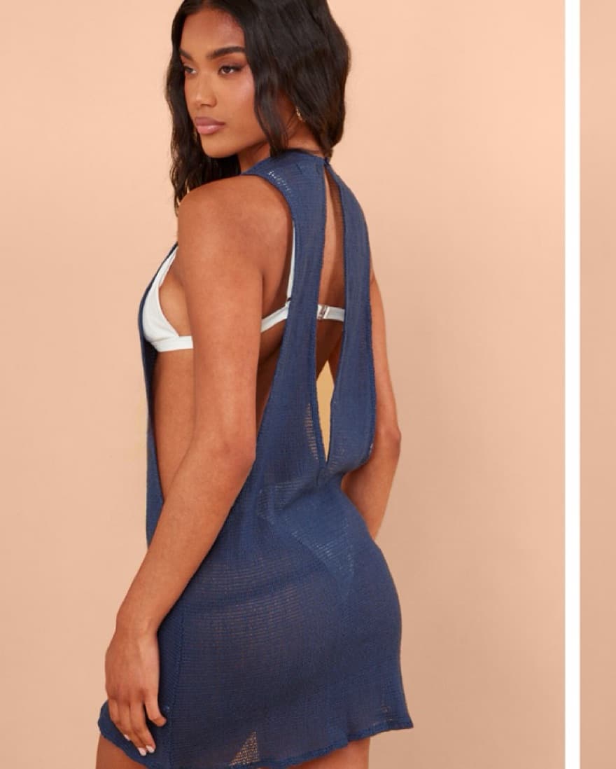 Cover up - Image 1