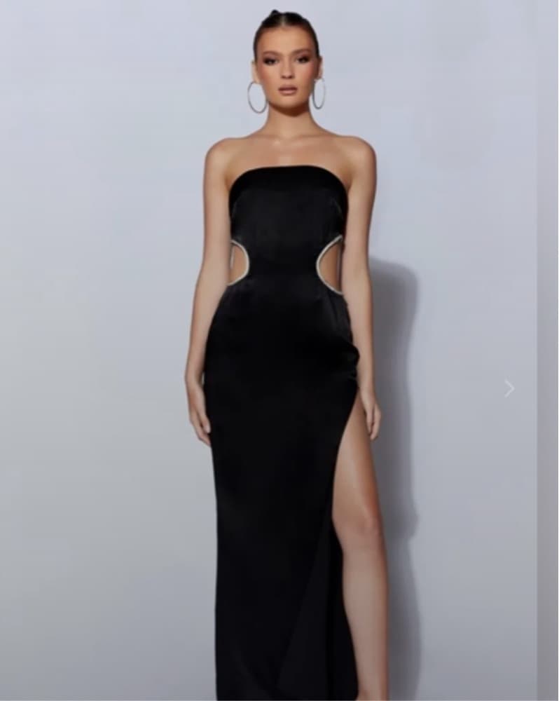 Elegant Black Strapless Dress - Image 1
