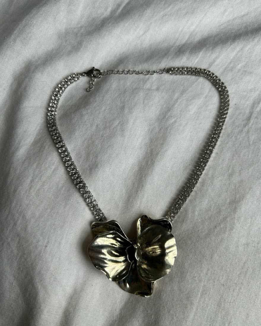 Chunky Silver flower Necklace - Image 2
