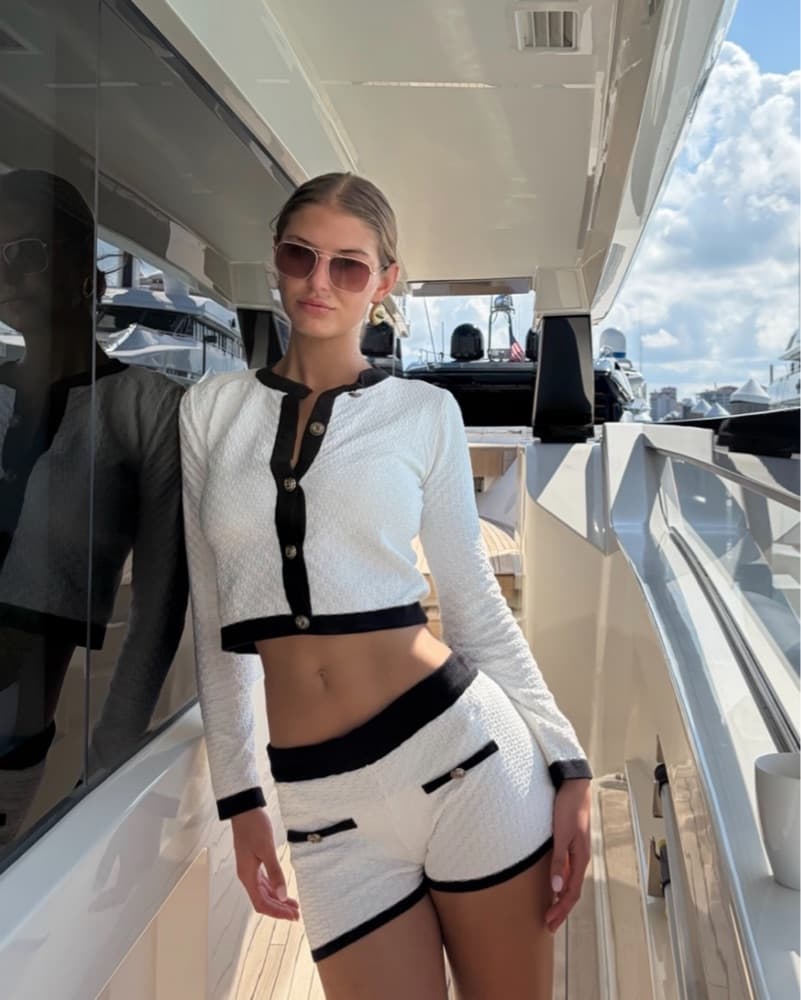 Chic White Cropped Jacket Set - Image 2