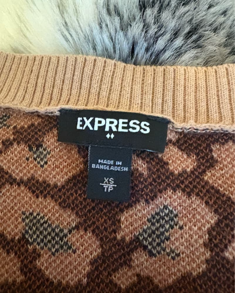 Chic Leopard Print Sweater - Image 3