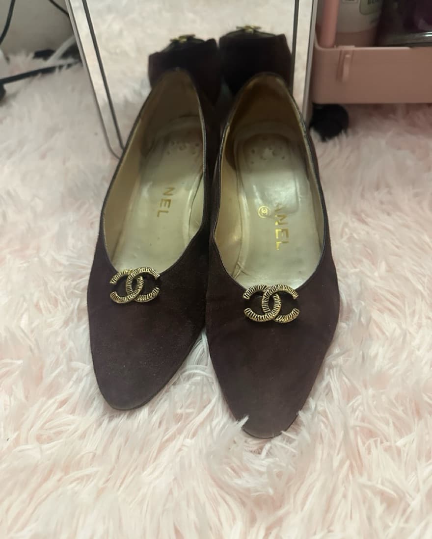 vintage Chanel pumps - Image 2