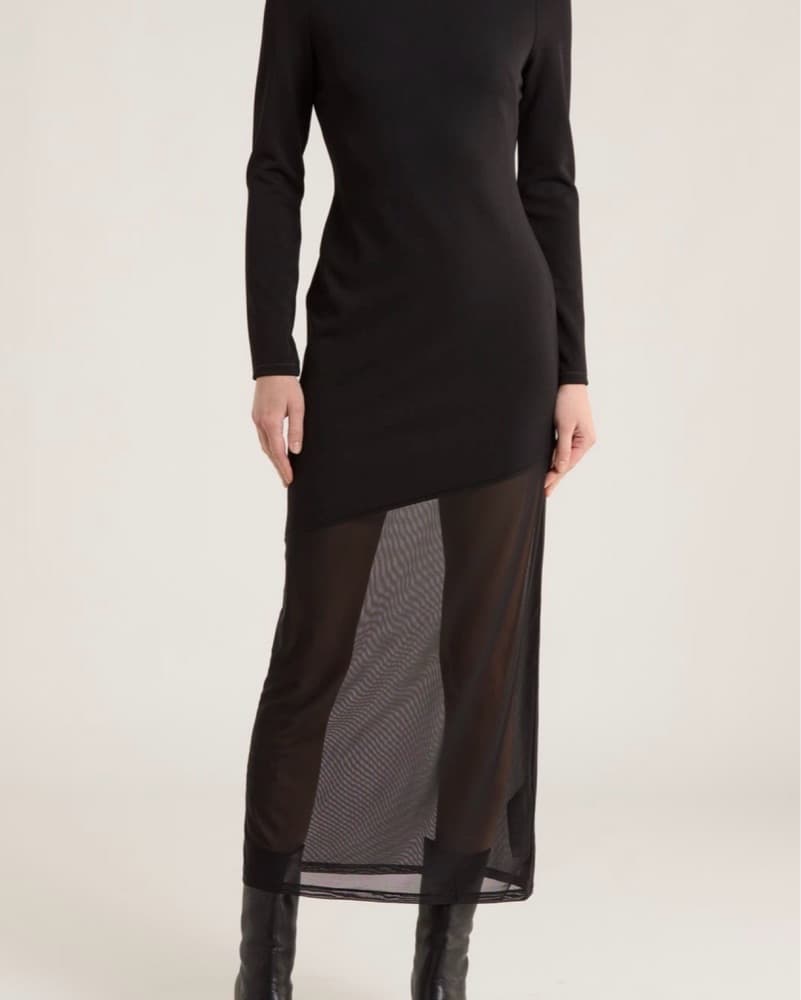 Sleek and Chic Black Midi Dress - Image 5