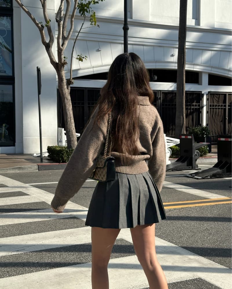 Aritizia Sunday Best Pleated Mini Skirt - Image 4