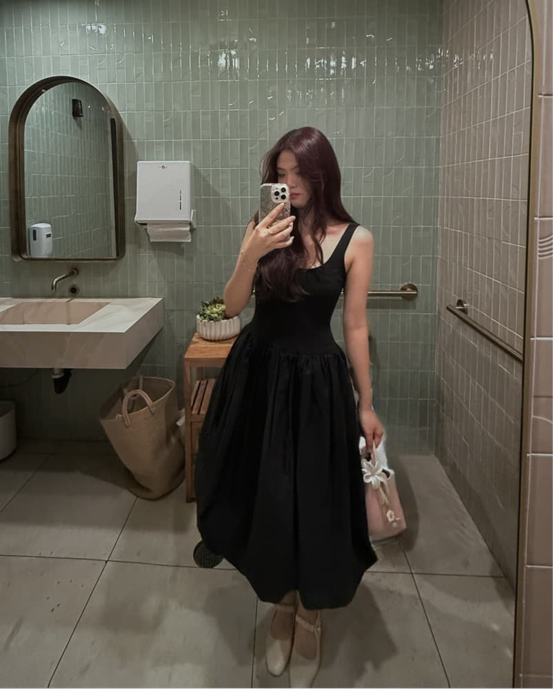 Classic black dress - Image 2
