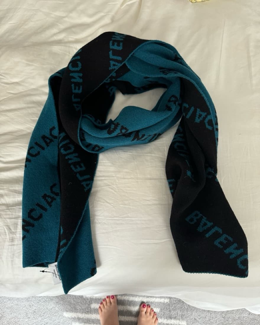 BALENCIAGA Logo Scarf - Image 5