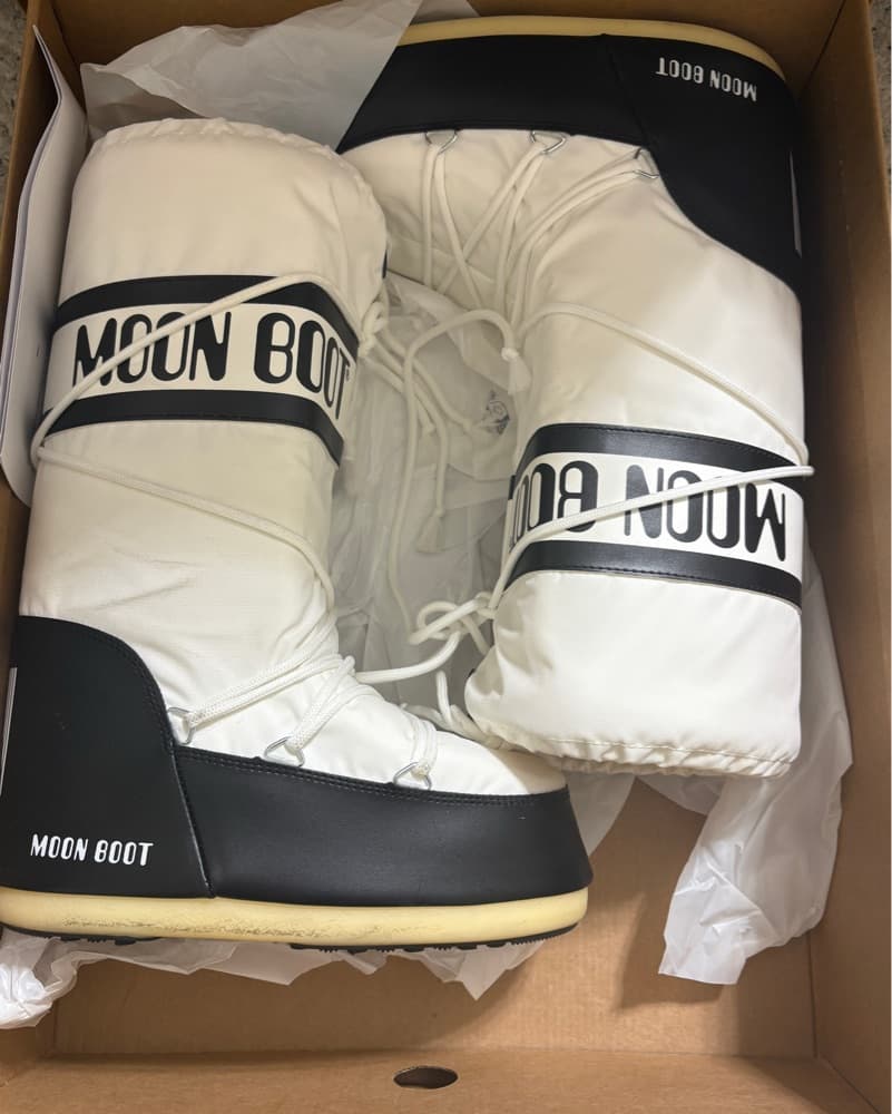 Versatile Moon Boot Sneakers - Image 4
