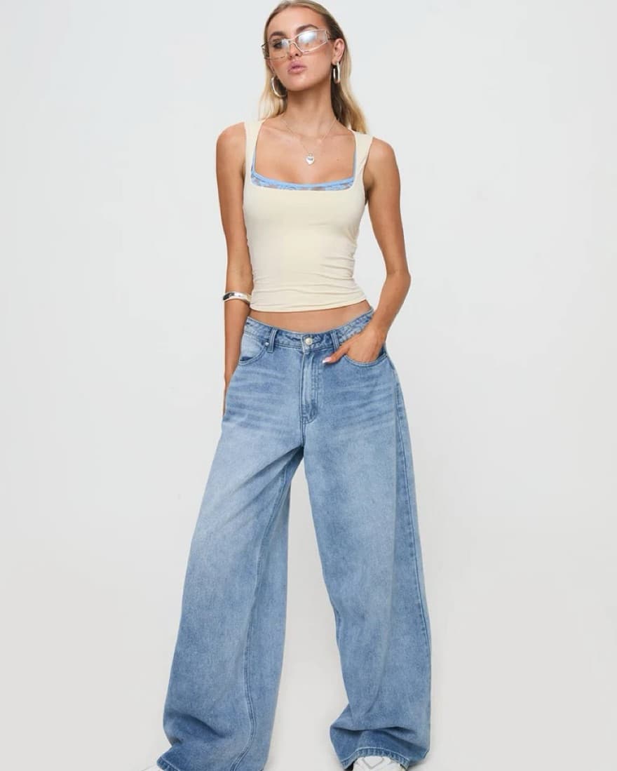 Sleek and Stylish Cropped Tank with Lace Trim - Image 4