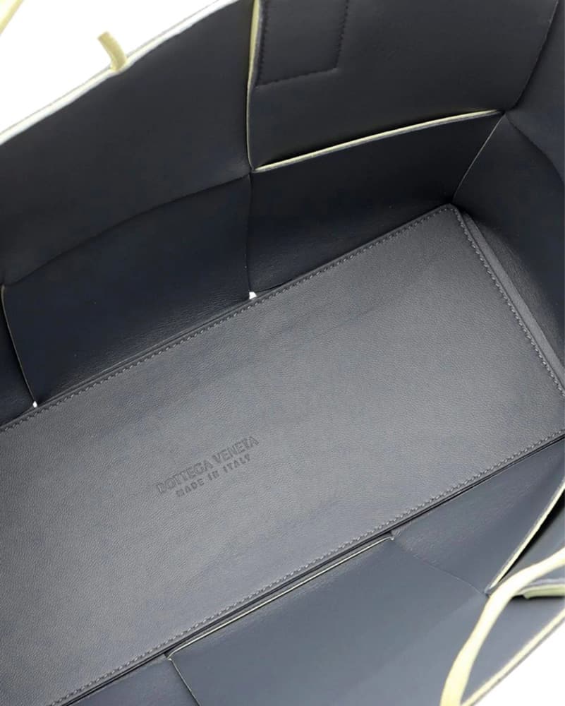 Bottega Veneta Small Arco Tote - Image 3