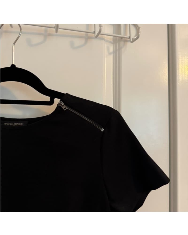 Short Sleeve Dress with Pleated Back - Image 3