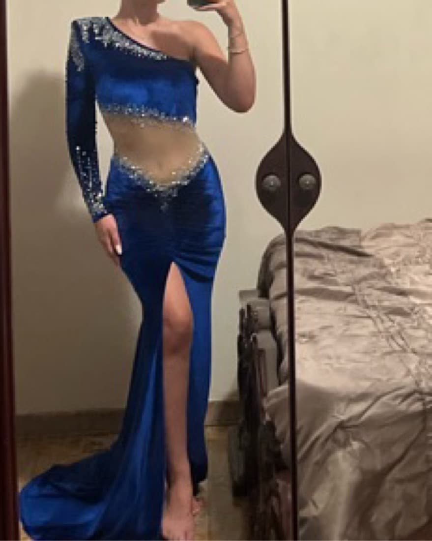 Blue Gown - Image 4