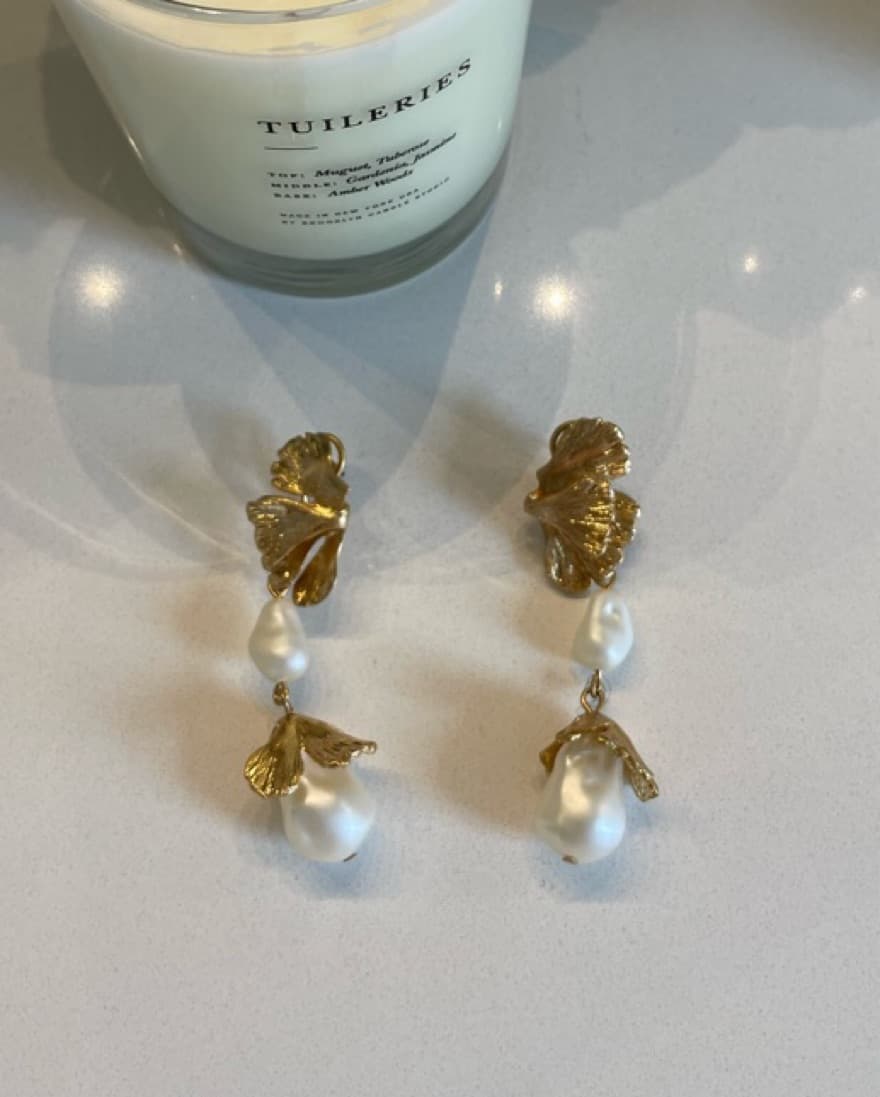 Earrings (Gold / Pearl Drop) - Image 3