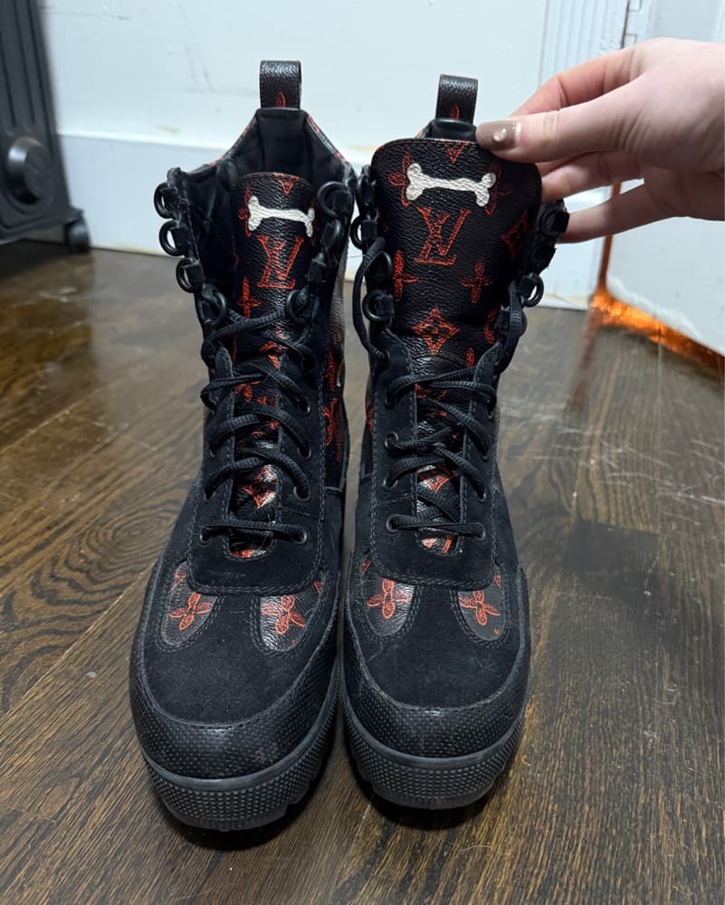 $1450 LV CATOGRAM BOOTS 39 - Image 2