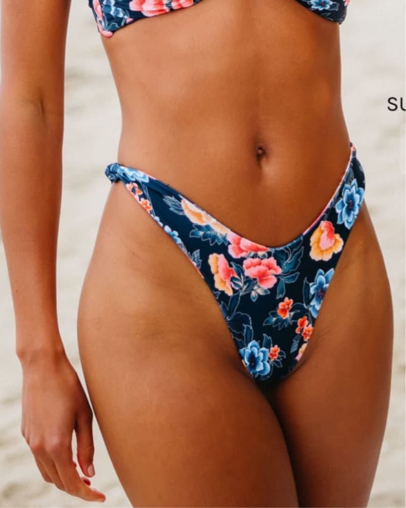 Skatie Suzanne Bottom in Tahiti - Image 2