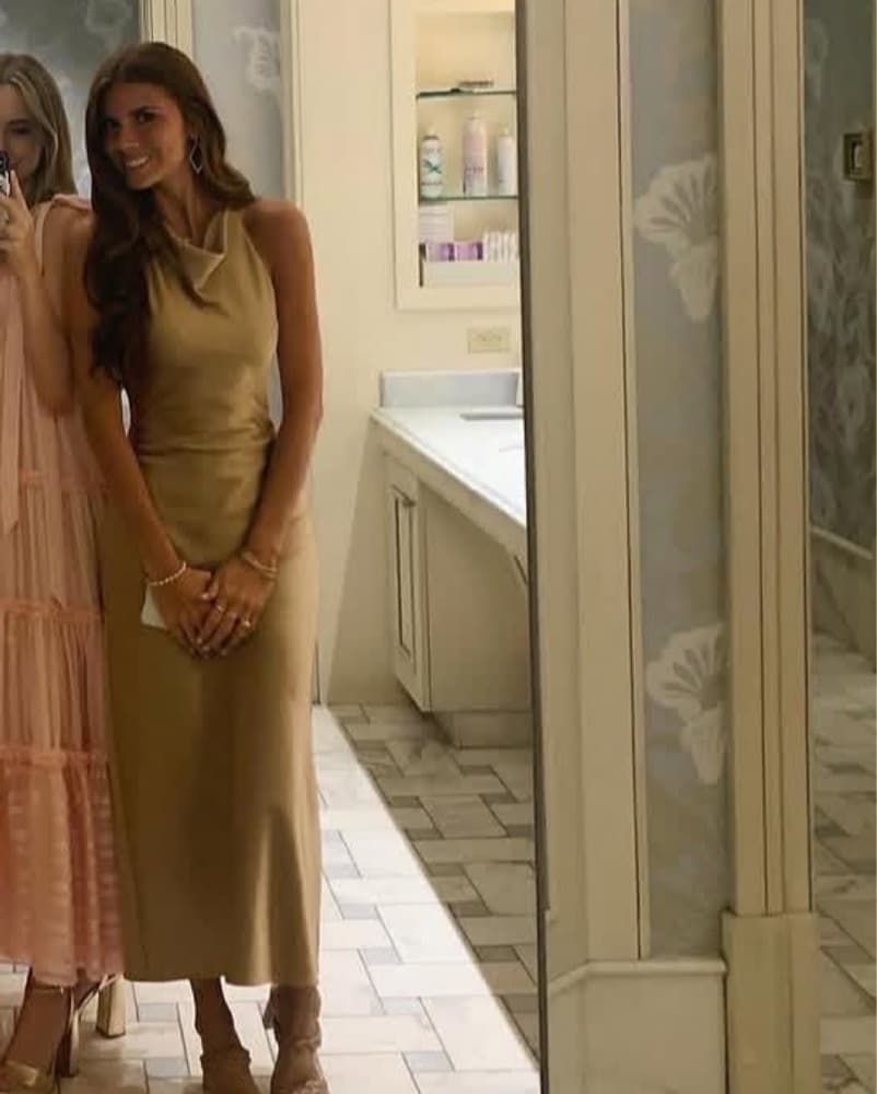 Golden Dress - Image 2