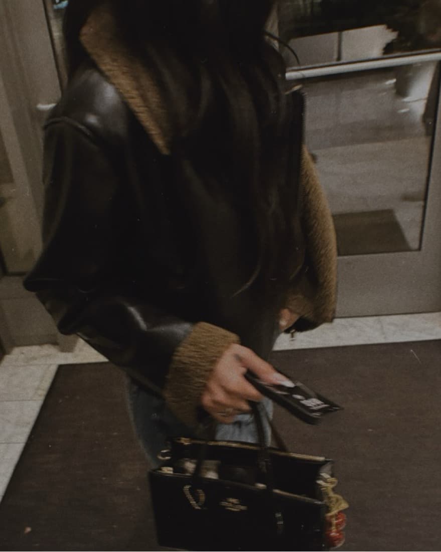 Chic Leather and Faux Fur Jacket - Image 4