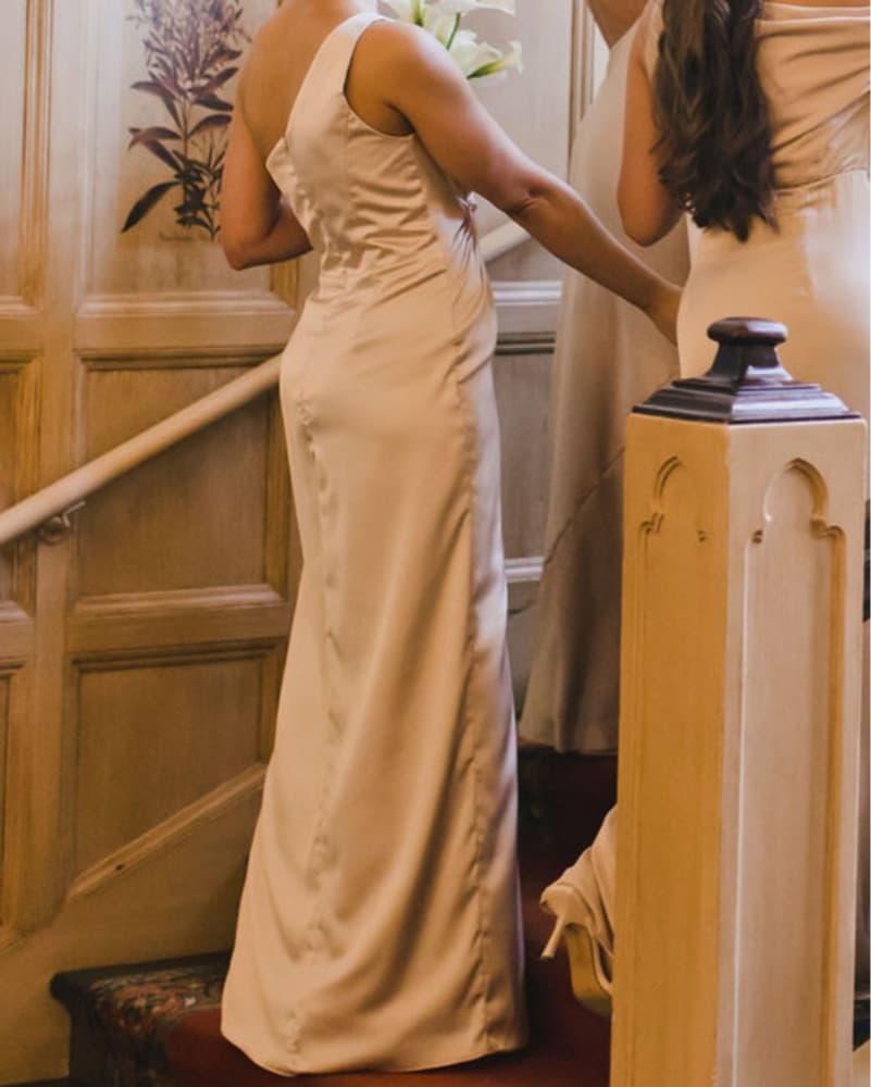 Elegant One-Shoulder Satin Gown - Image 2