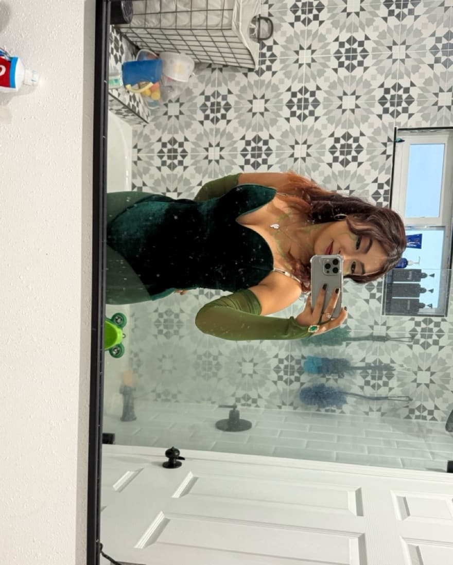 Emerald Velvet Bodysuit - Image 3