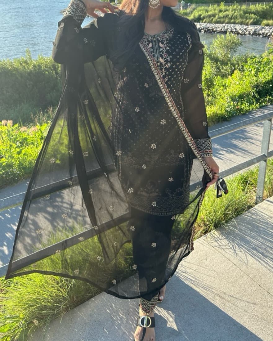 Pakistani Salwar Suit/Kamiz (black)  - Image 5