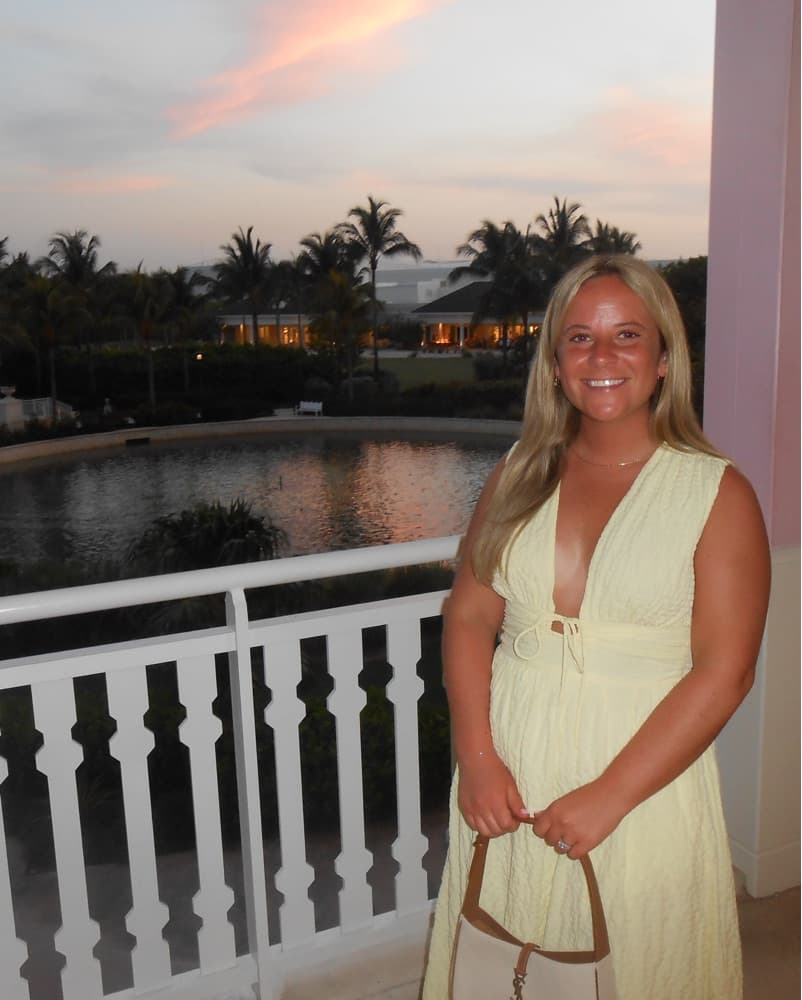 Elegant Midi Dress in Soft Yellow - Image 3
