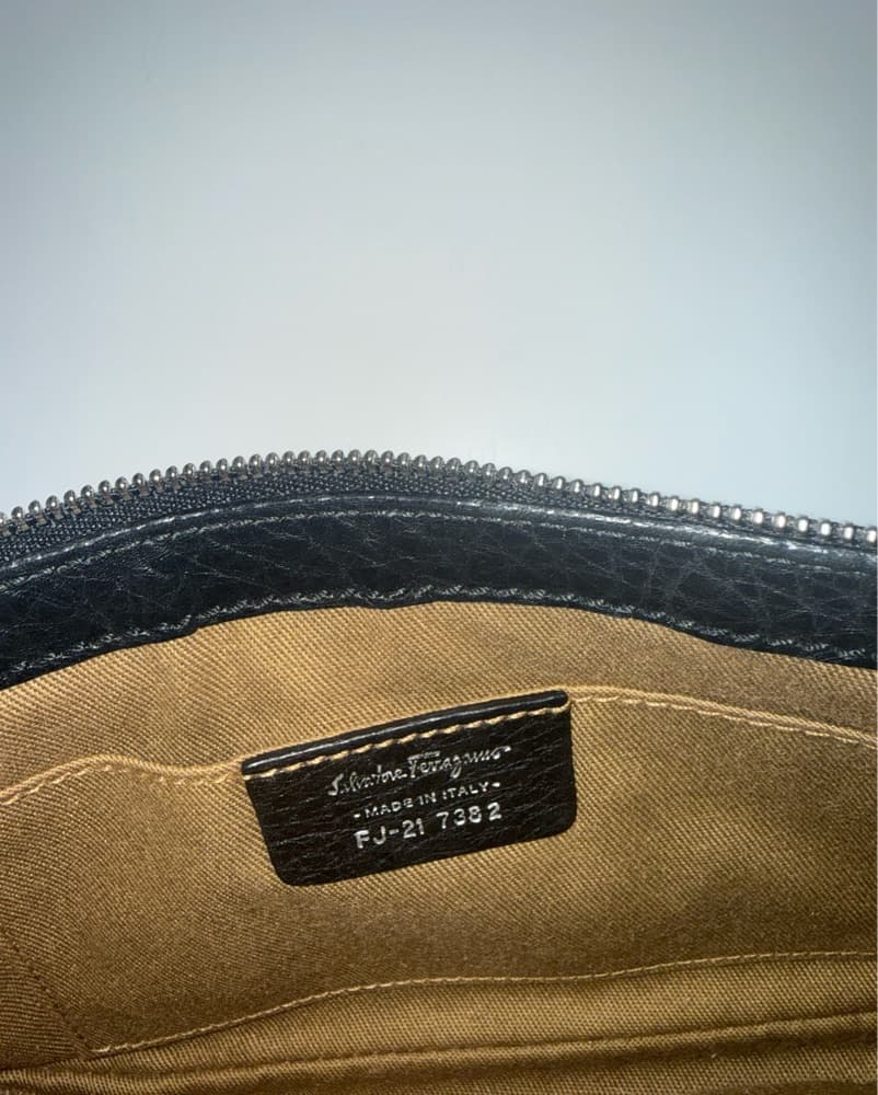 Ferragamo Shoulder Bag - Image 4