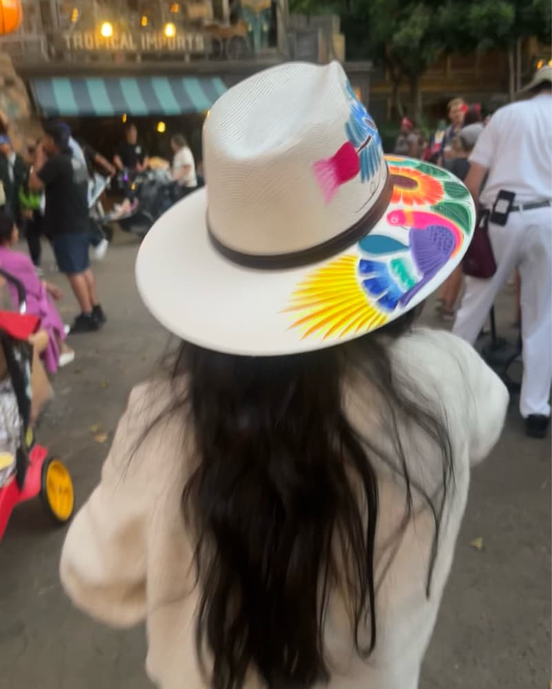 Cowboy Hat Flowers White - Image 2