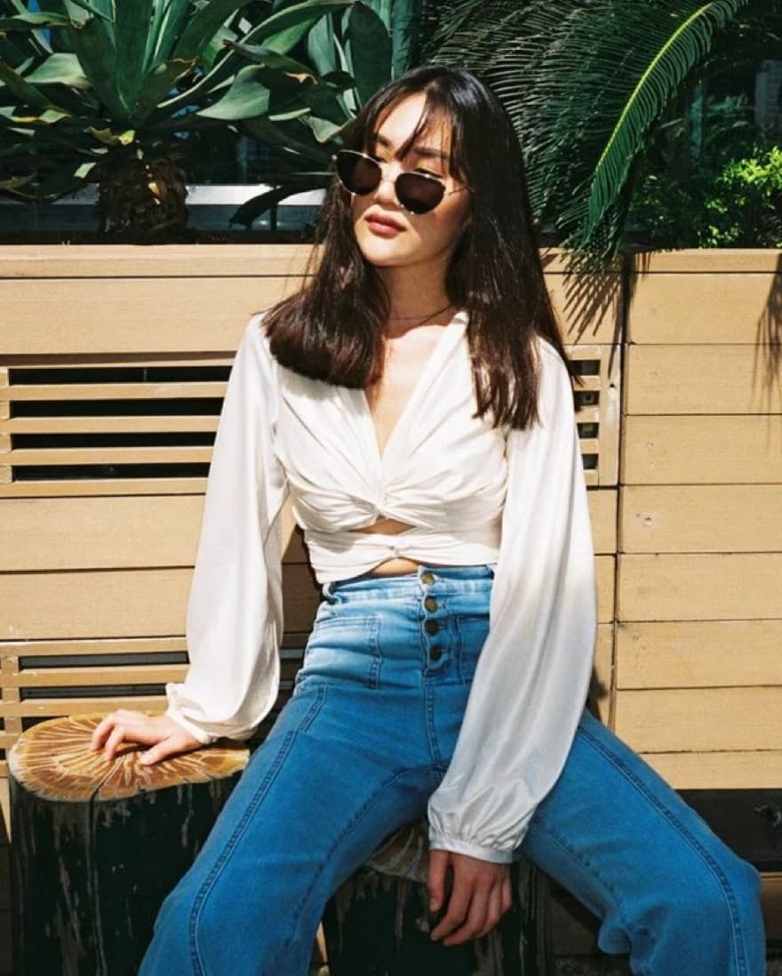Elegant Twisted Tie-Front Crop Top - Image 1