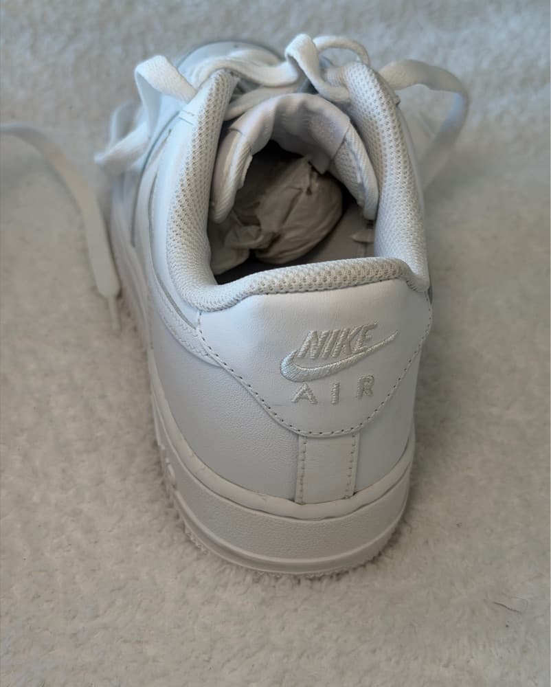 Versatile White Nike Air Force 1 Sneakers - Image 4