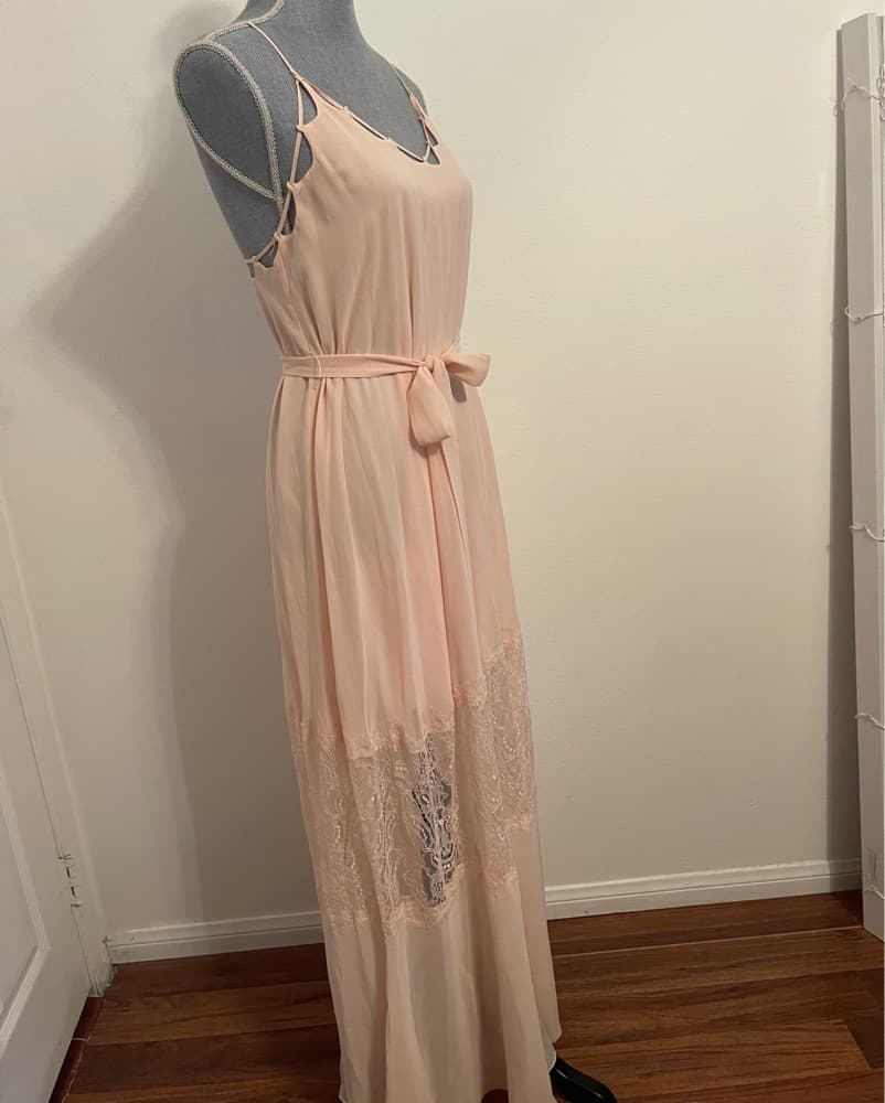 Elegant Blush Lace Trim Maxi Dress - Image 4