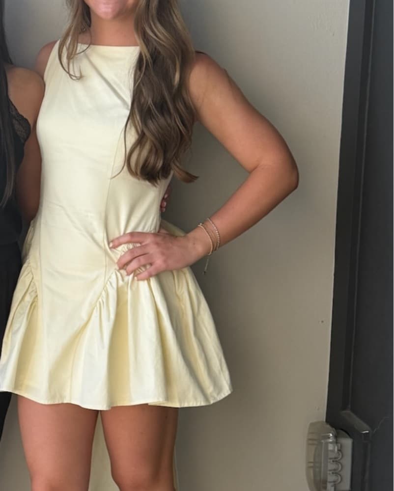 Low Back With Bow Yellow Dress - Image 4