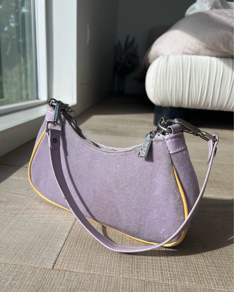 Von Dutch Stylish Lavender Crossbody Bag - Image 3