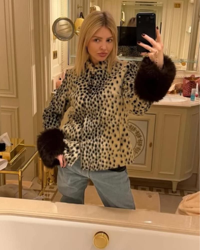 Chic Leopard Print Coat with Plush Faux Fur Cuffs - Image 4