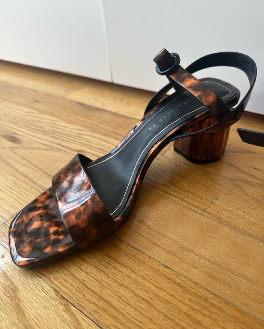 Zara Sadals - Image 1