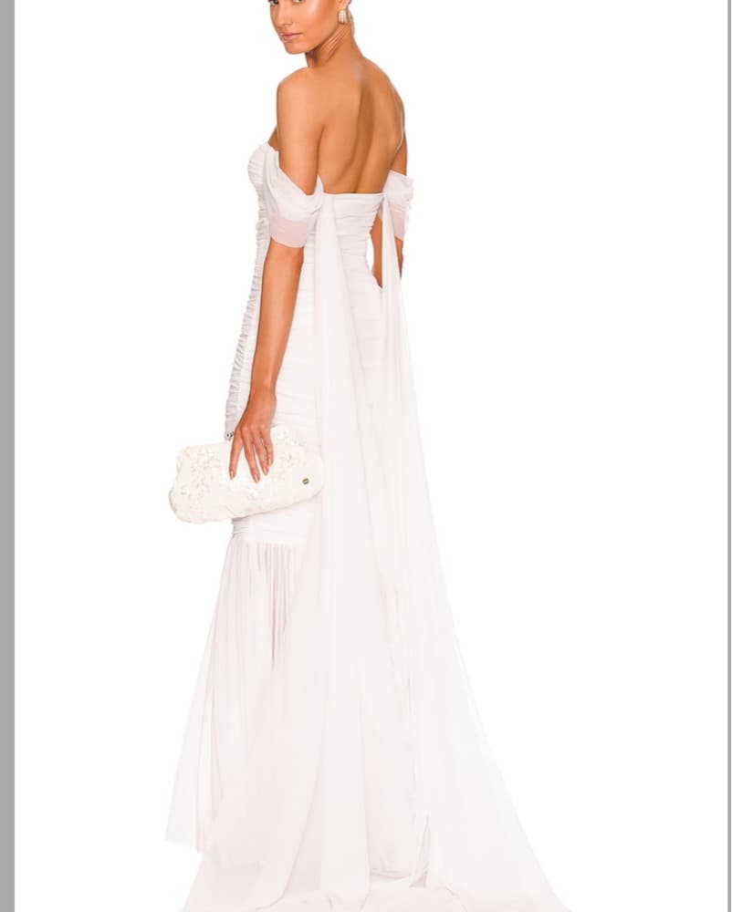 Elegant Off-The-Shoulder Mermaid Gown - Image 2