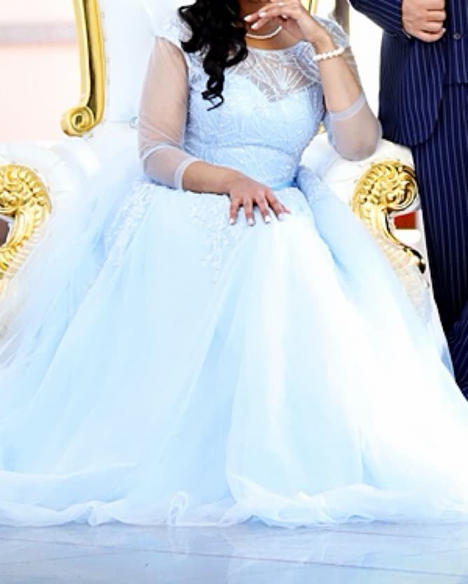 Elegant Lace Tulle Ballgown - Image 1