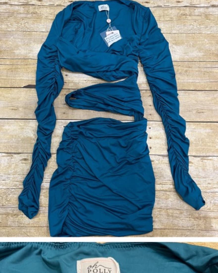 Ruched Emerald Bodycon Dress - Image 2