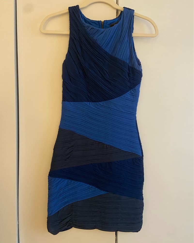 Elegant Blue Ruched Bodycon Dress - Image 1