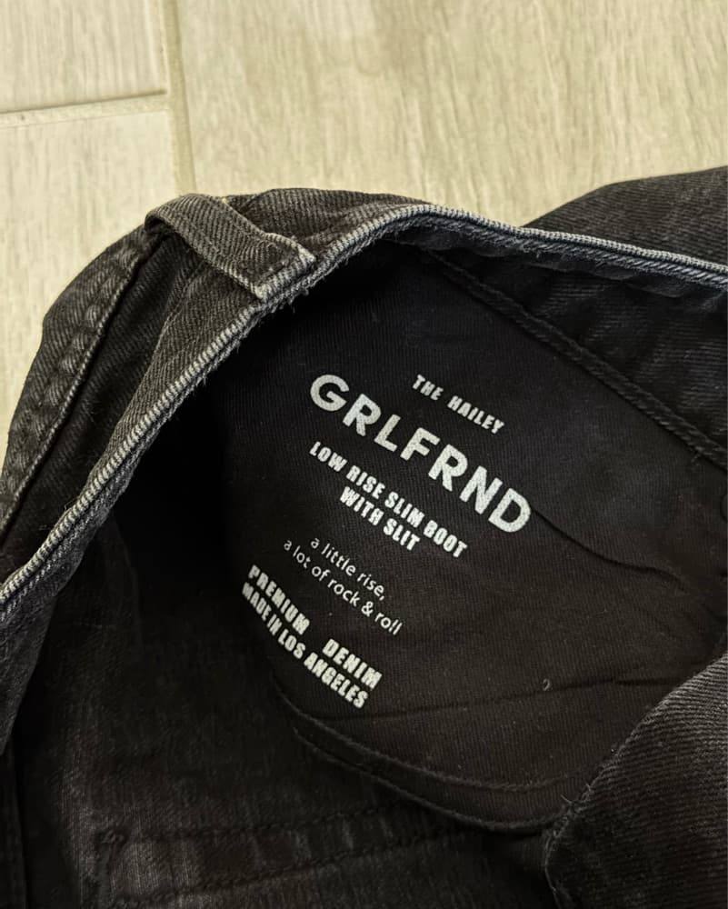 Grlfrnd Low-Rise Relaxed Fit Jeans - Image 6