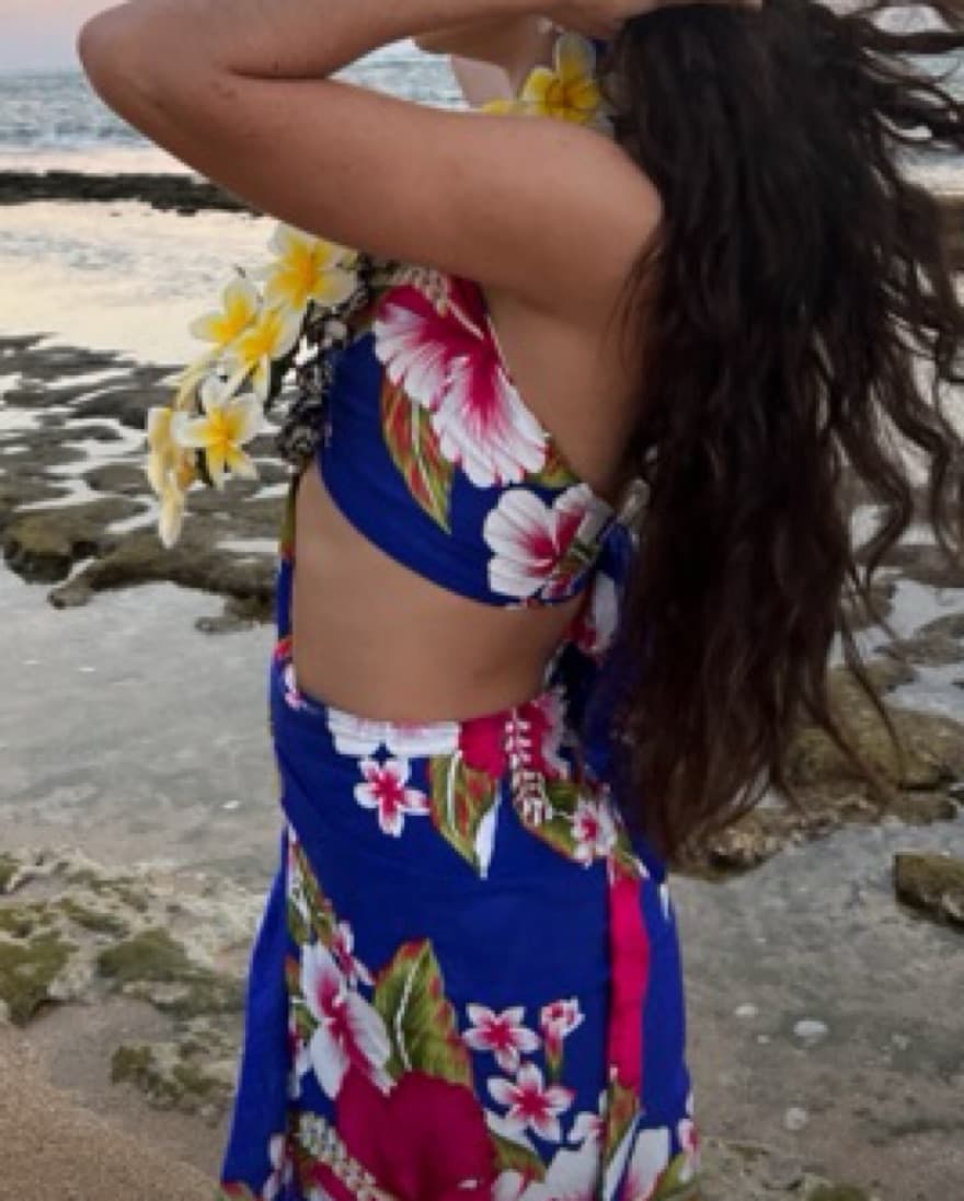 Luau Outfit - Image 2