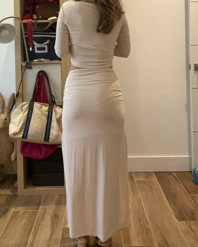 Elegant Off-White Dress with Tie Waist - Image 4