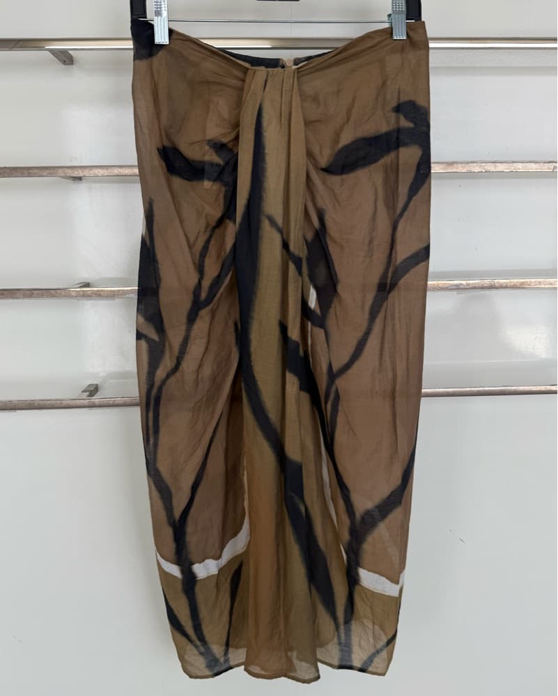Chic Midi Skirt  - Image 4