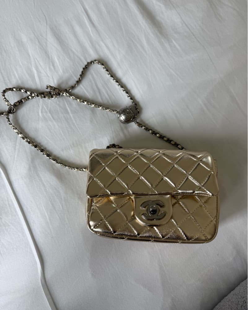 Chic Gold Quilted Crossbody Bag - Image 2
