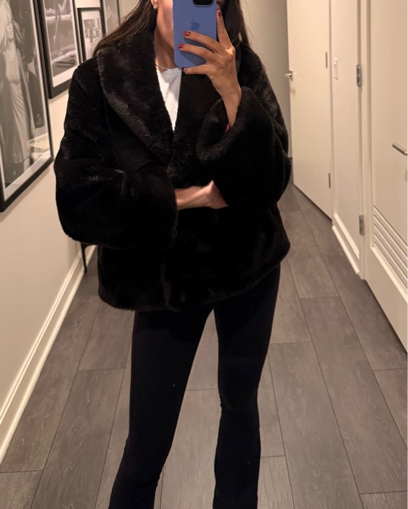 APPARIS Black Faux Fur Coat - Image 4