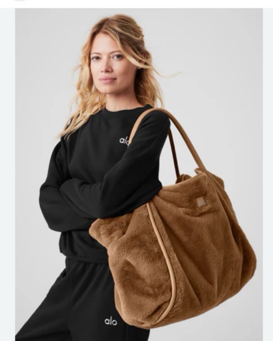 alo バッグ Alo Fur Carry All Tote by Alo Yoga | Pickle