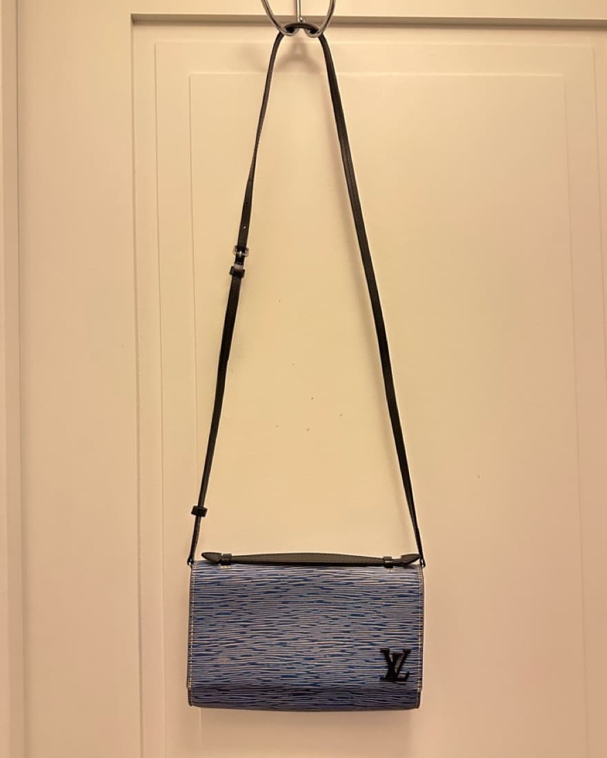 Rare Louis Vuitton Clery Epi Bag - Image 3