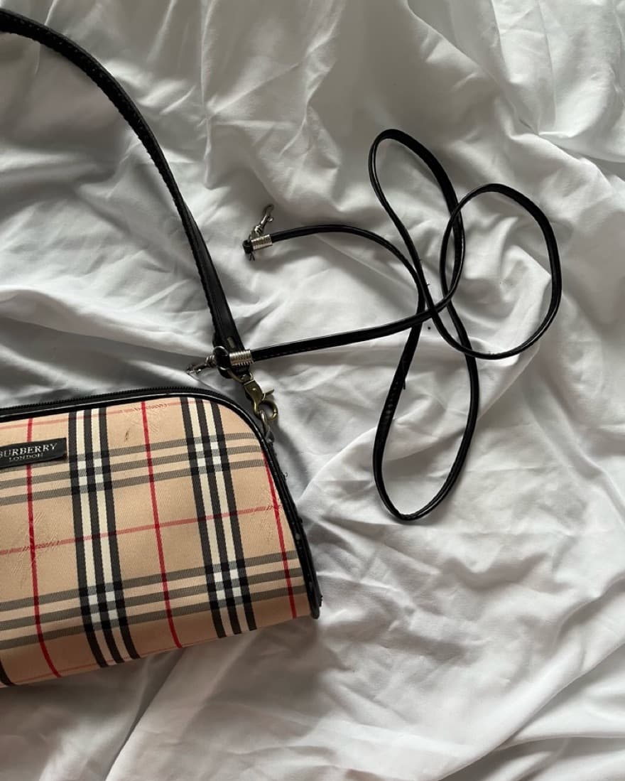 Y2K Burberry Crossbody/Shoulder Purse - Image 4